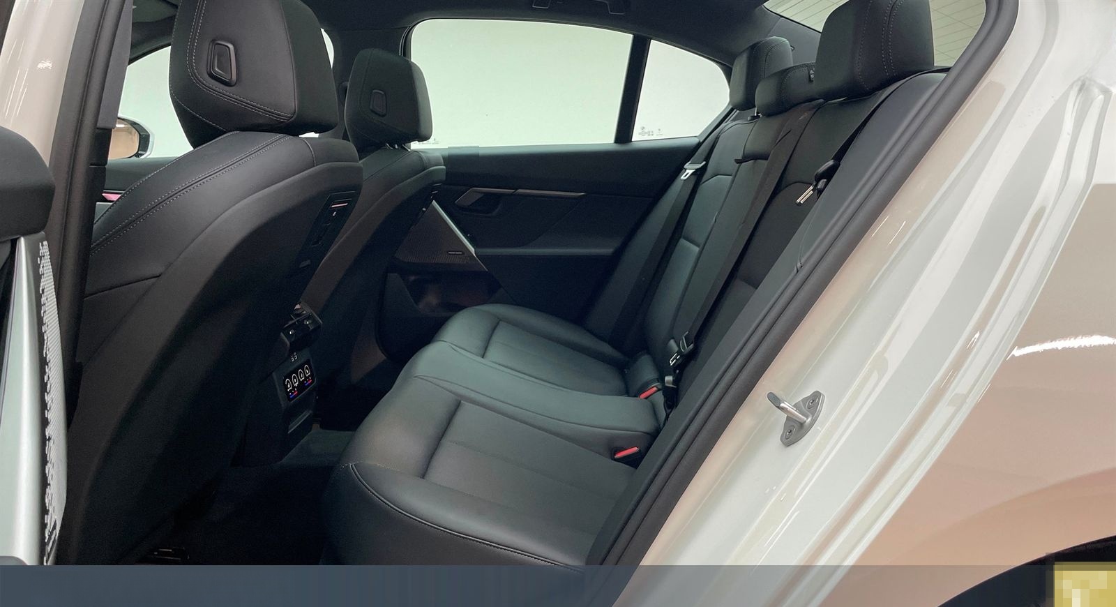 BMW 520d A Lim Pano,DA+, RFK, Keyless foto 8