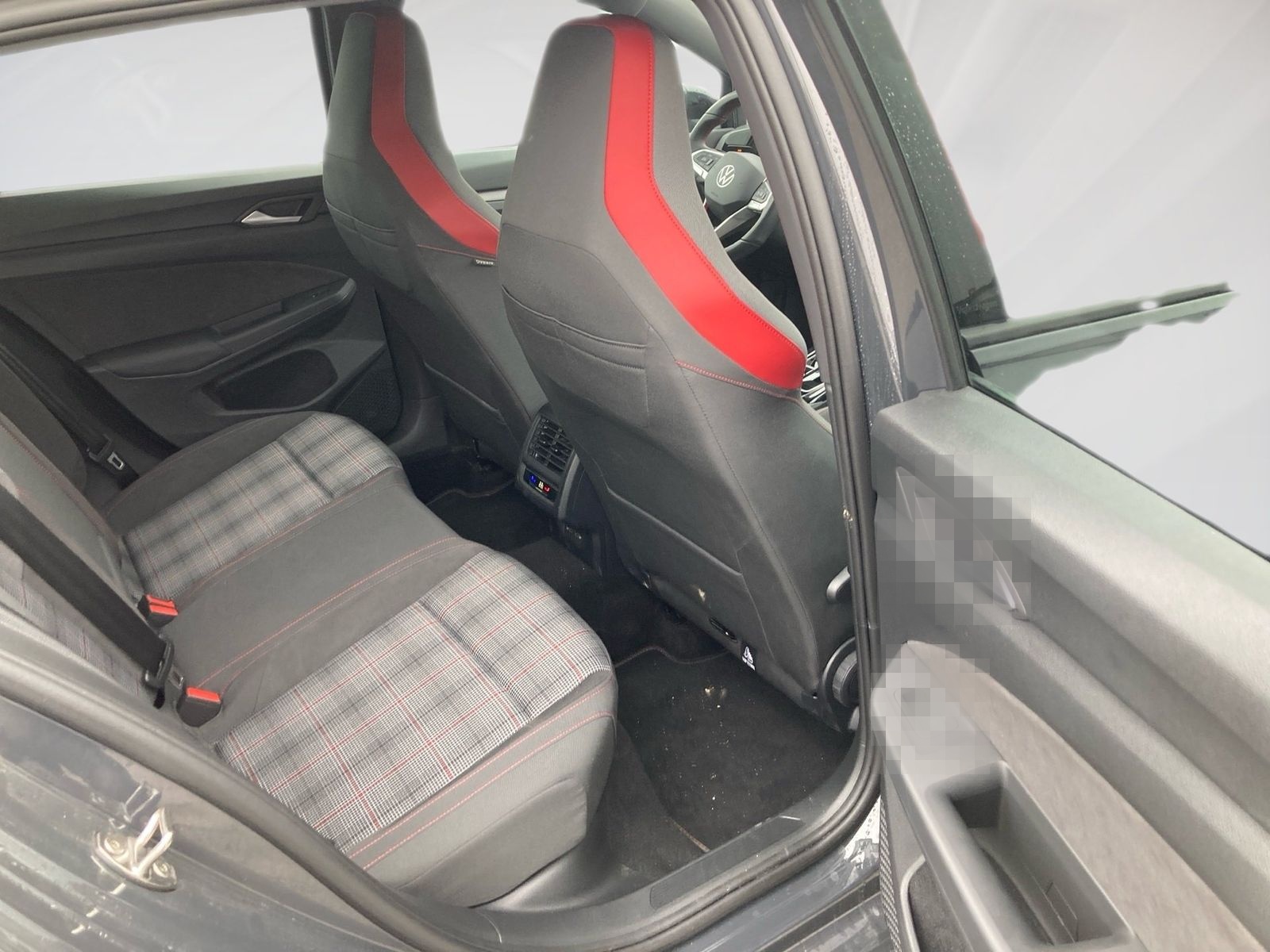 Volkswagen Golf VIII GTI BLACK STYLE 2.0TSI 265PS.DSG.LED.N foto 10