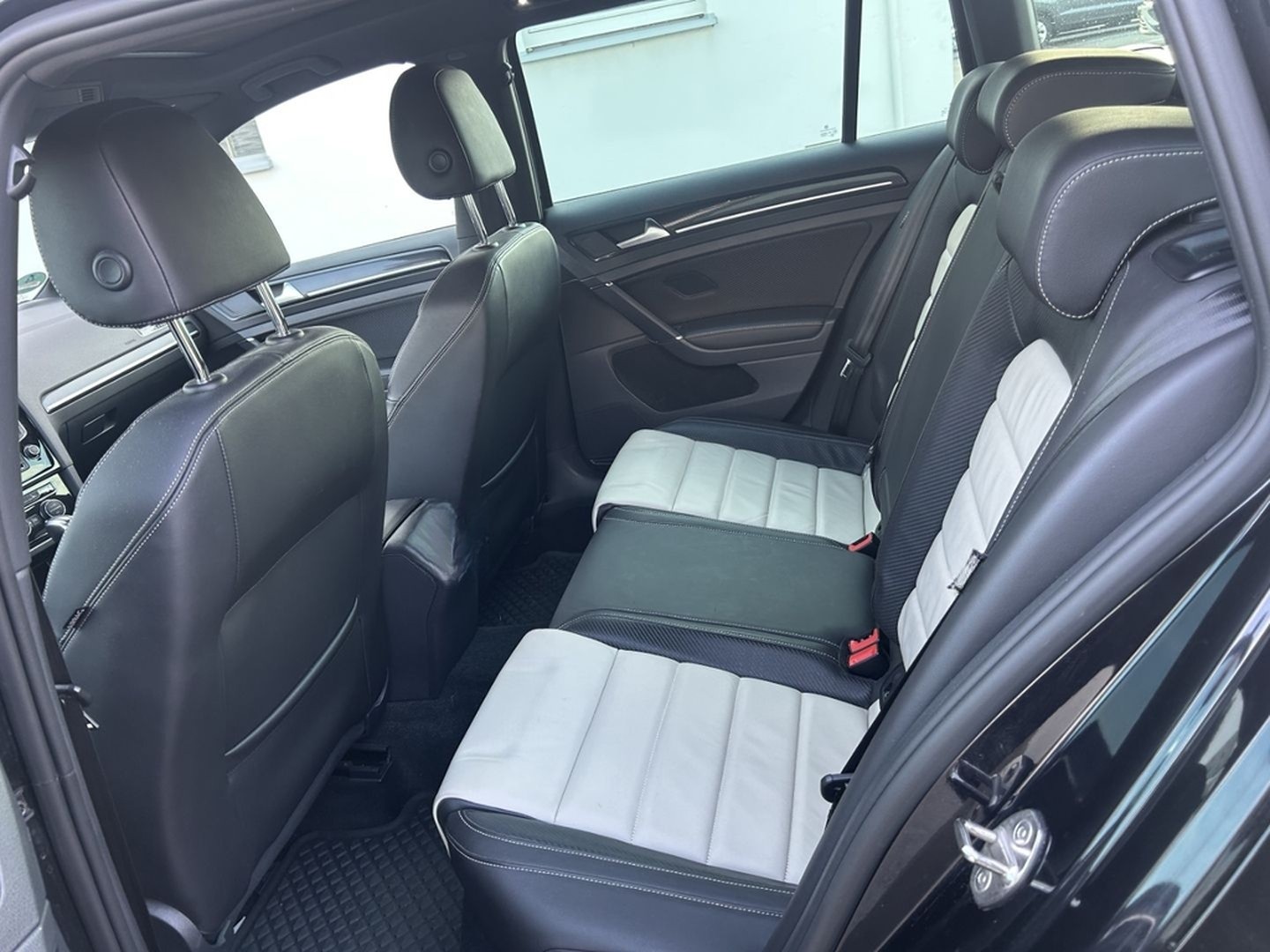 Volkswagen Golf VII Variant R 4M DYNAUDIO KEYLESS PANO ACC  foto 12