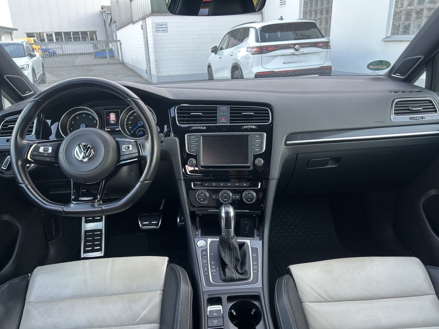 Volkswagen Golf VII Variant R 4M DYNAUDIO KEYLESS PANO ACC  foto 13