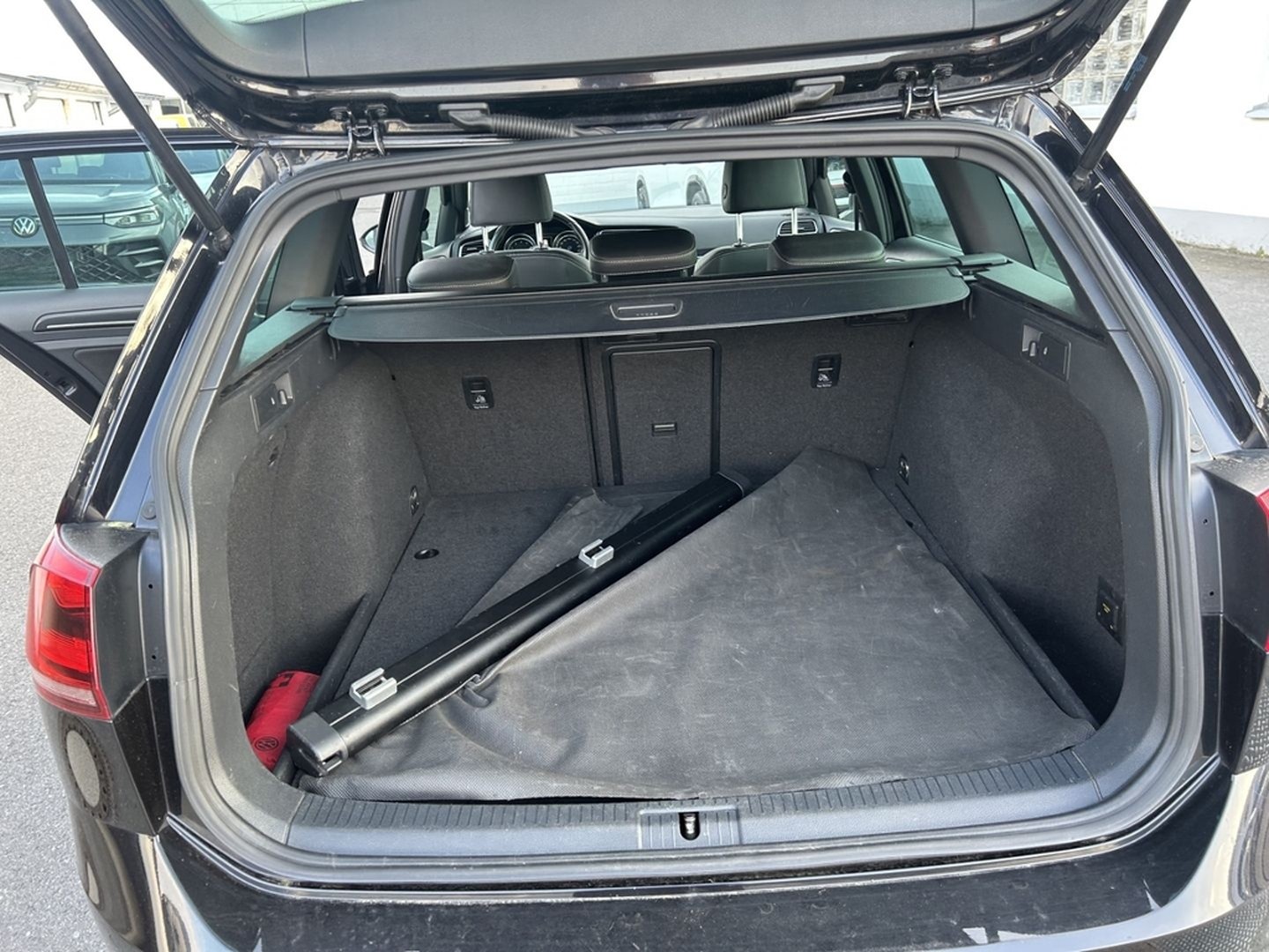 Volkswagen Golf VII Variant R 4M DYNAUDIO KEYLESS PANO ACC  foto 5