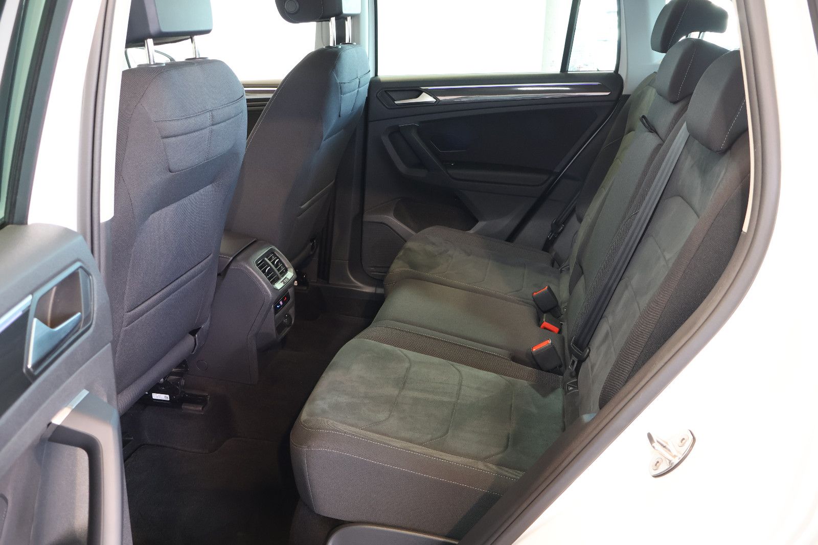 Volkswagen Tiguan 1.5 TSI Life AID+ACC+LED+CARPLAY+PANO foto 12