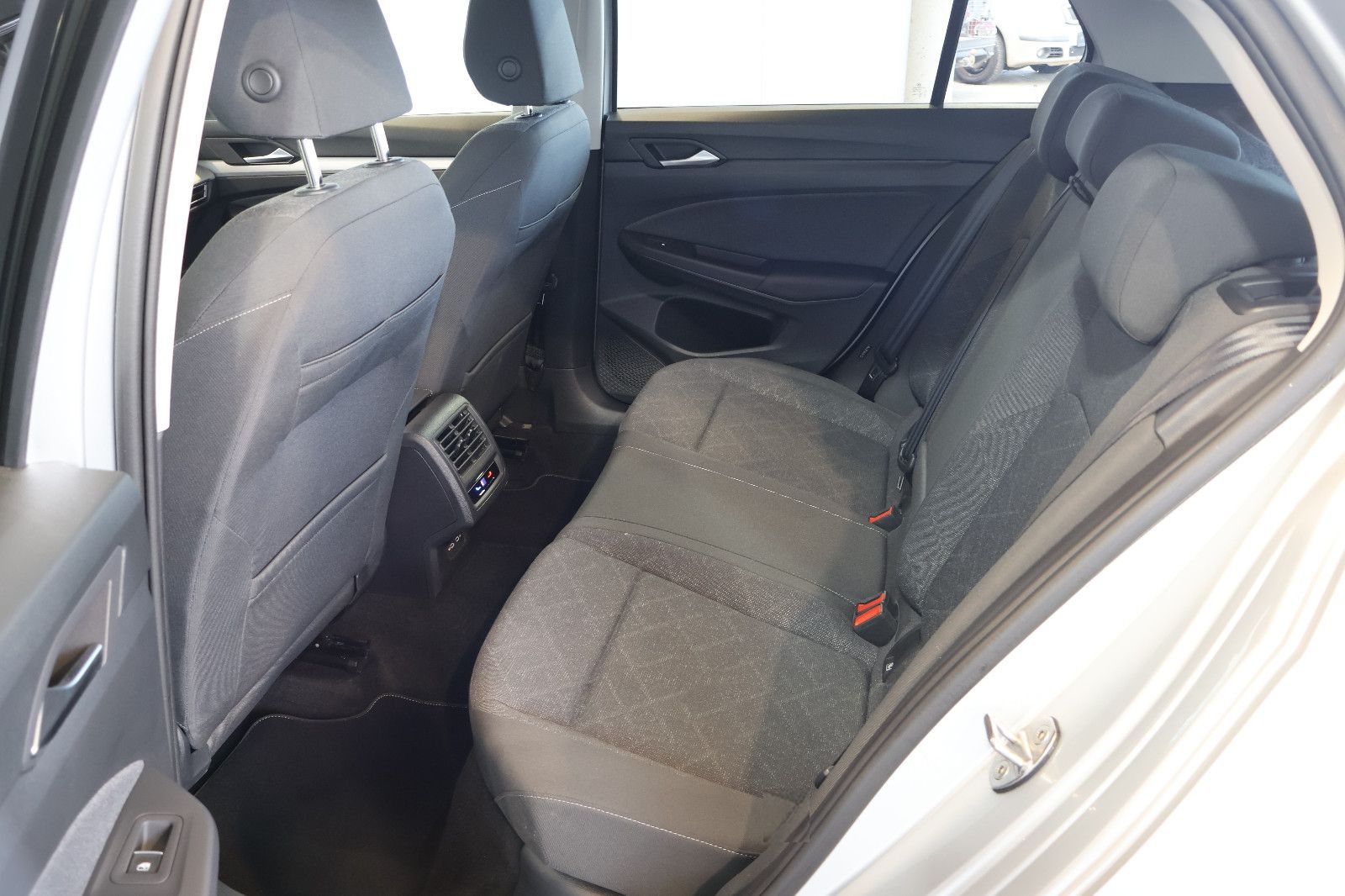 Volkswagen Golf VIII 2.0 TDI Life AID+ACC+KAM+LED+CARPLAY foto 13
