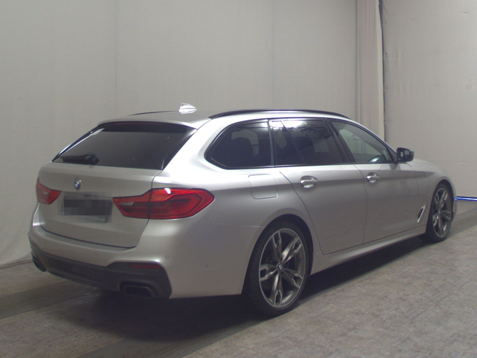 BMW M550 Touring xDr Navi LED Leder HuD Bowers Pano foto 4