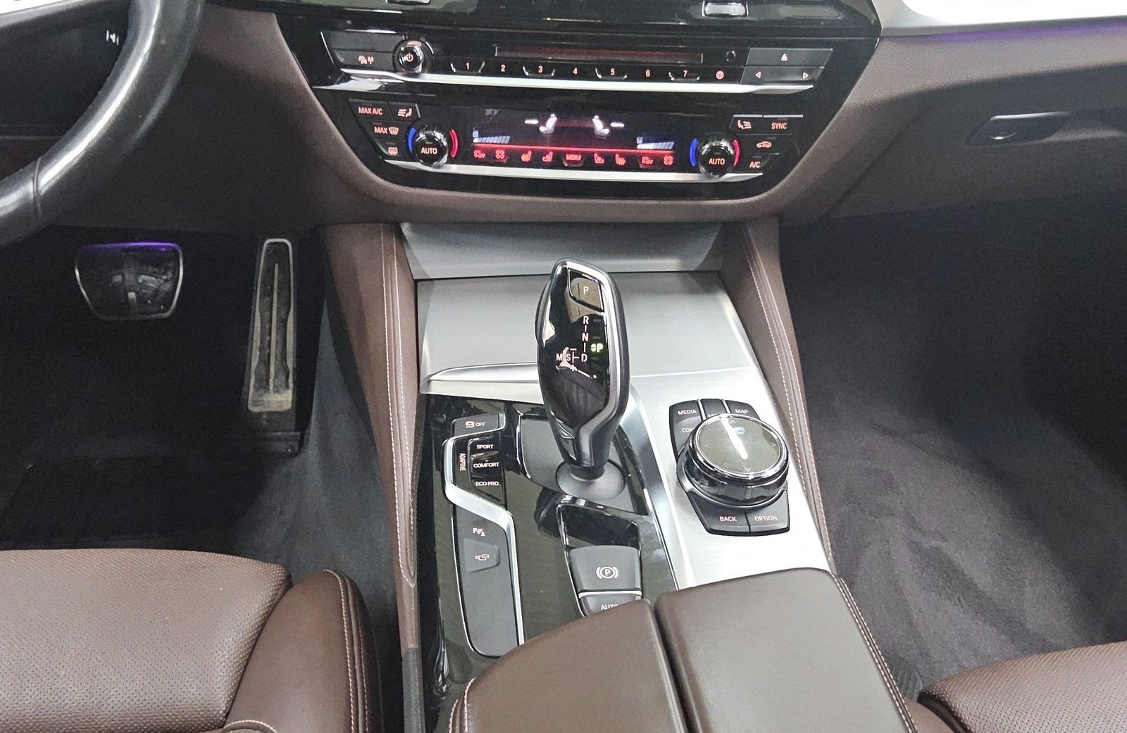 BMW M550 Touring xDr Navi LED Leder HuD Bowers Pano foto 6