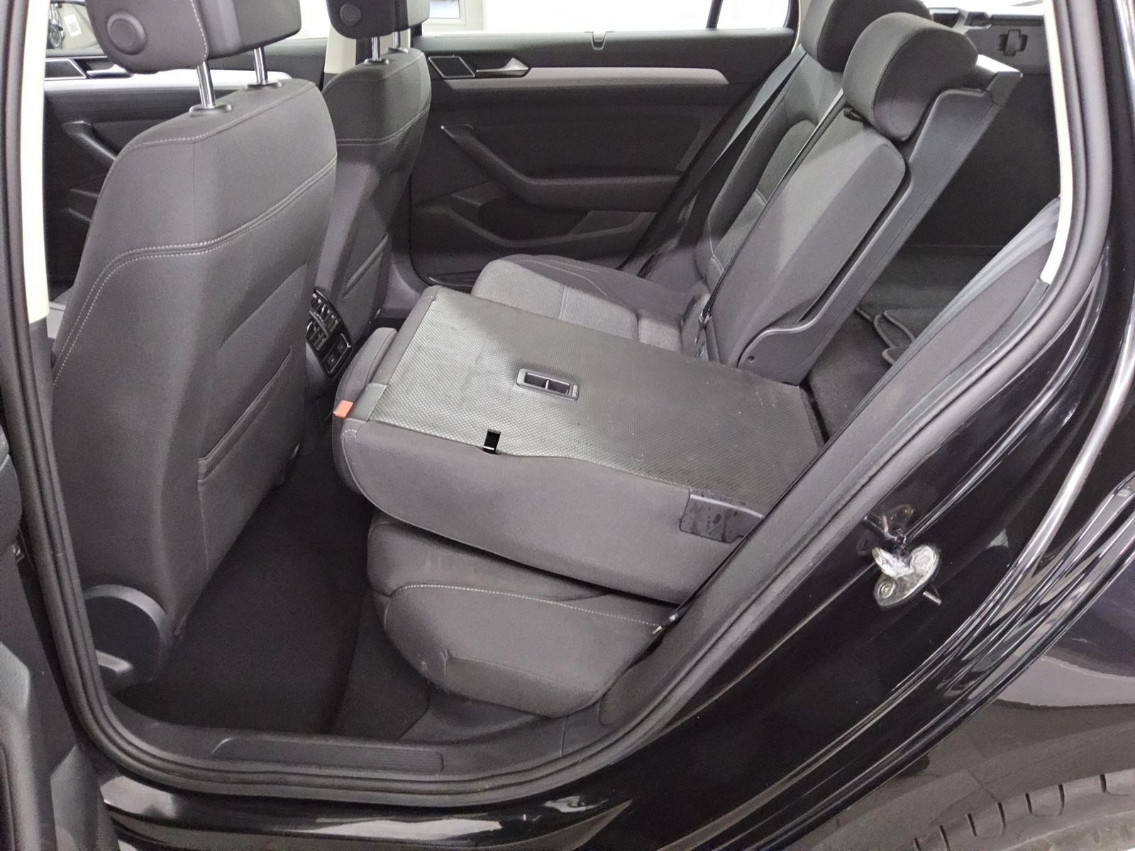 Volkswagen Passat Var. 2.0 TDI Comf. Navi LED AID 360° AHK foto 13