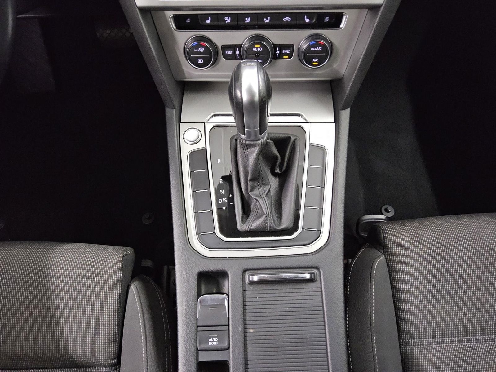 Volkswagen Passat Var. 2.0 TDI Comf. Navi LED AID 360° AHK foto 6