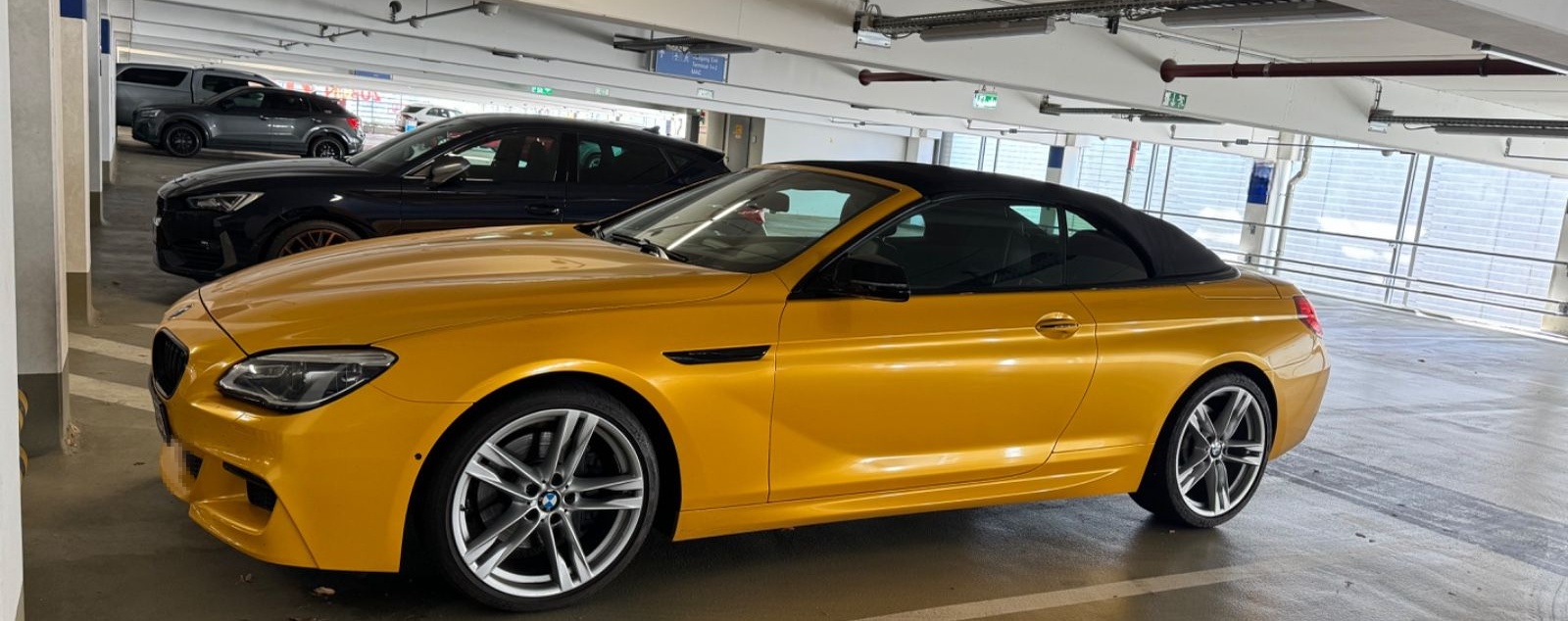 BMW 650i Cabrio - schwarz mit gelber Folie foto 2