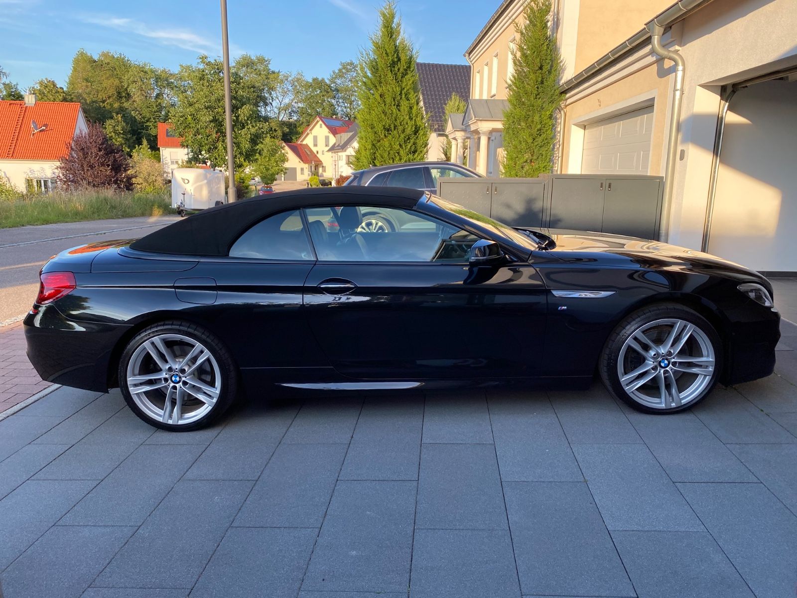 BMW 650i Cabrio - schwarz mit gelber Folie foto 4