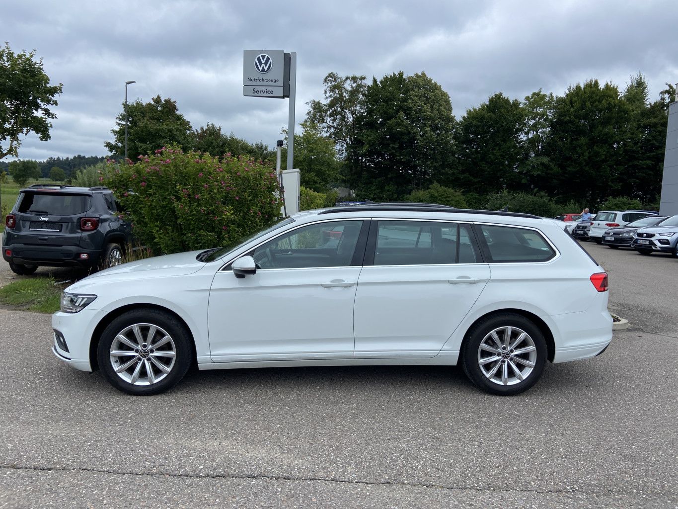 Volkswagen Passat Variant 2.0 TDI Business AHK+17"+NAVI+LED foto 2