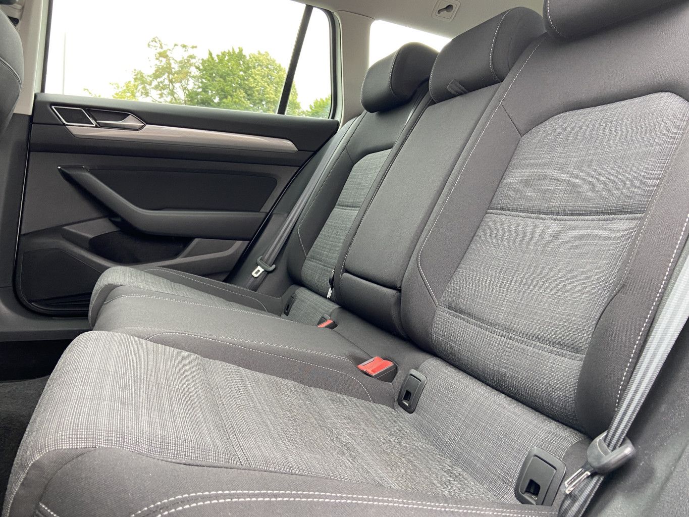 Volkswagen Passat Variant 2.0 TDI Business AHK+17"+NAVI+LED foto 11