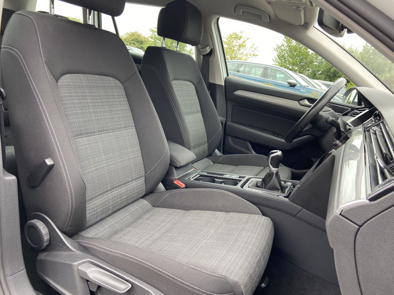 Volkswagen Passat Variant 2.0 TDI Business AHK+17"+NAVI+LED foto 13