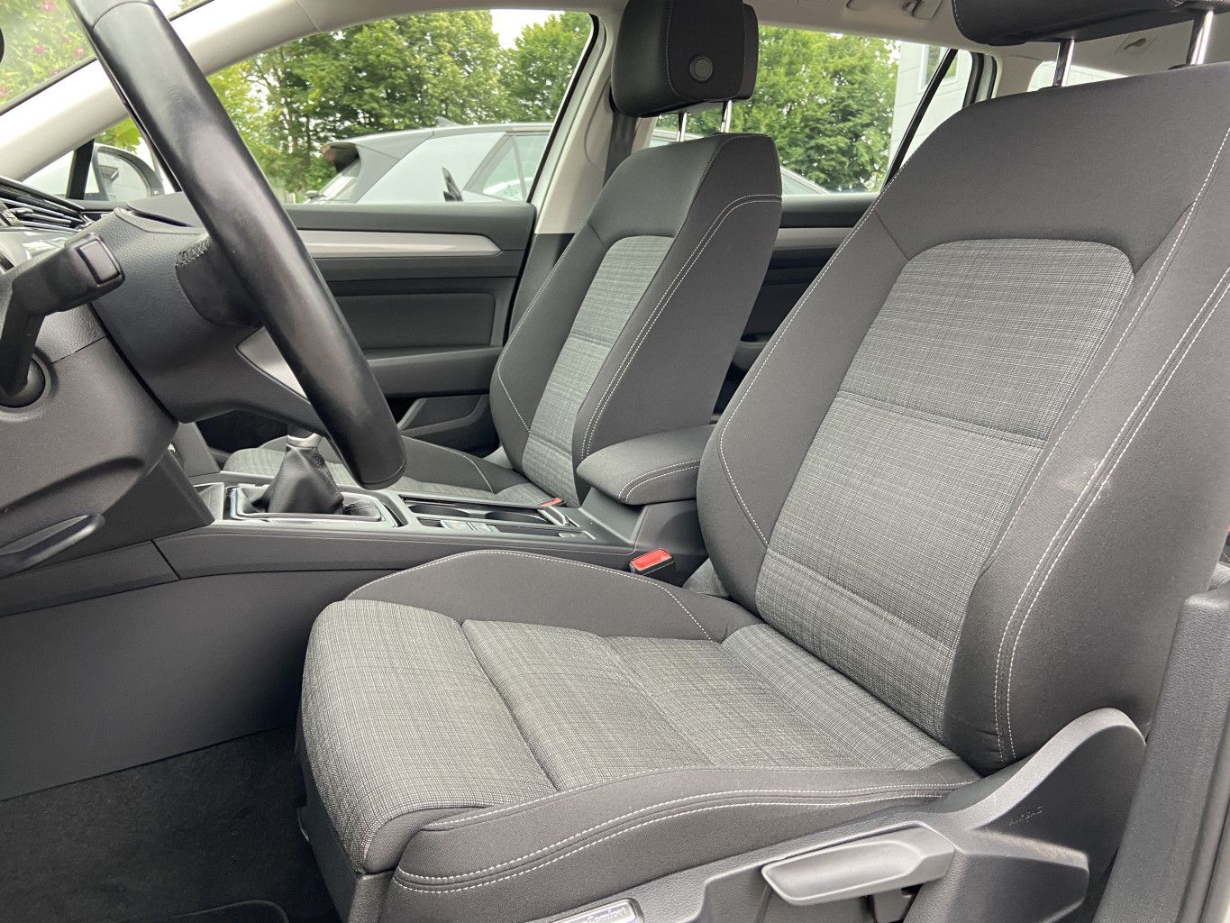 Volkswagen Passat Variant 2.0 TDI Business AHK+17"+NAVI+LED foto 10