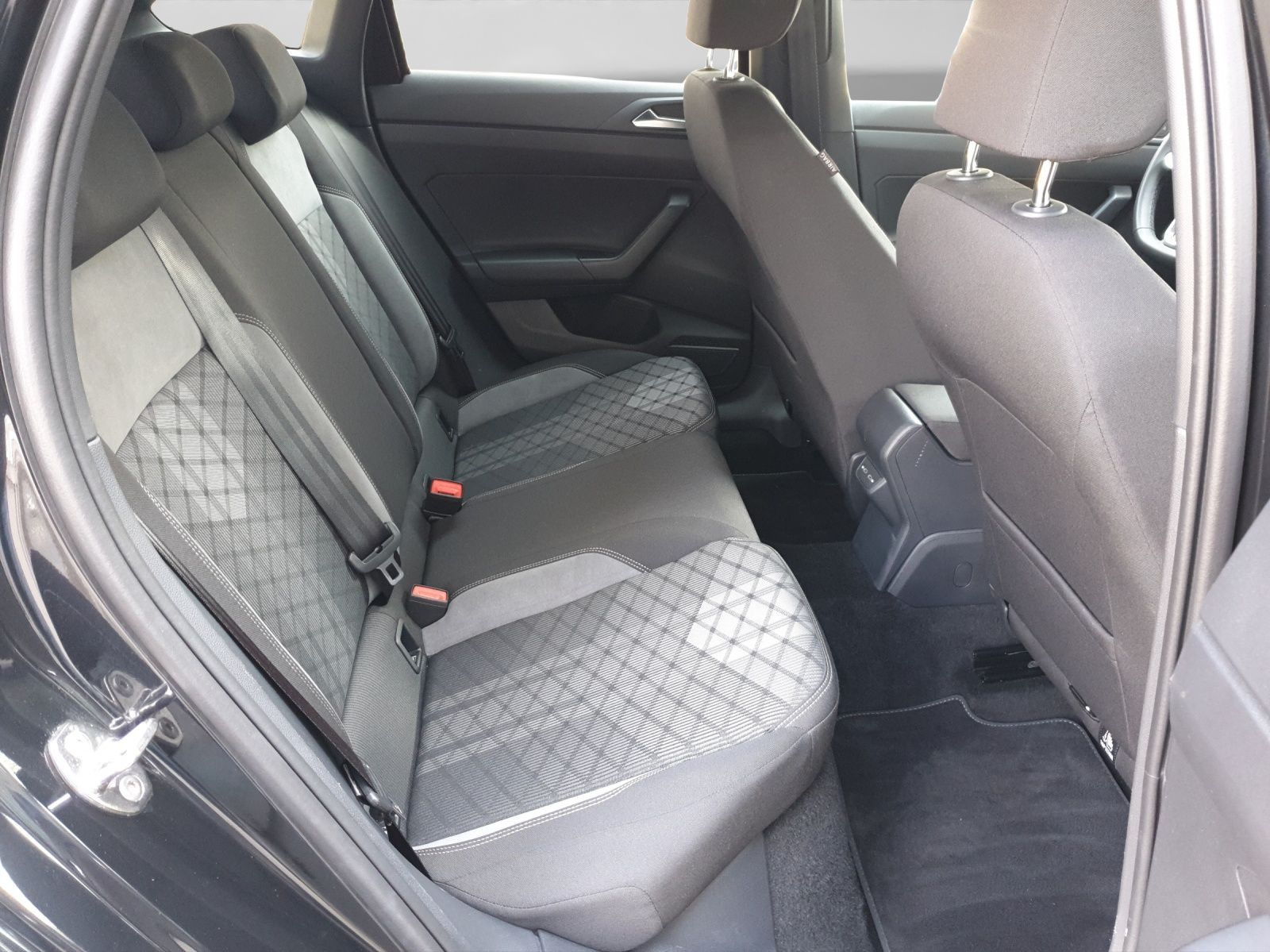 Volkswagen Taigo 1.5 TSI DSG R-LINE IQ.LIGHT KAMERA LM17 AH foto 6