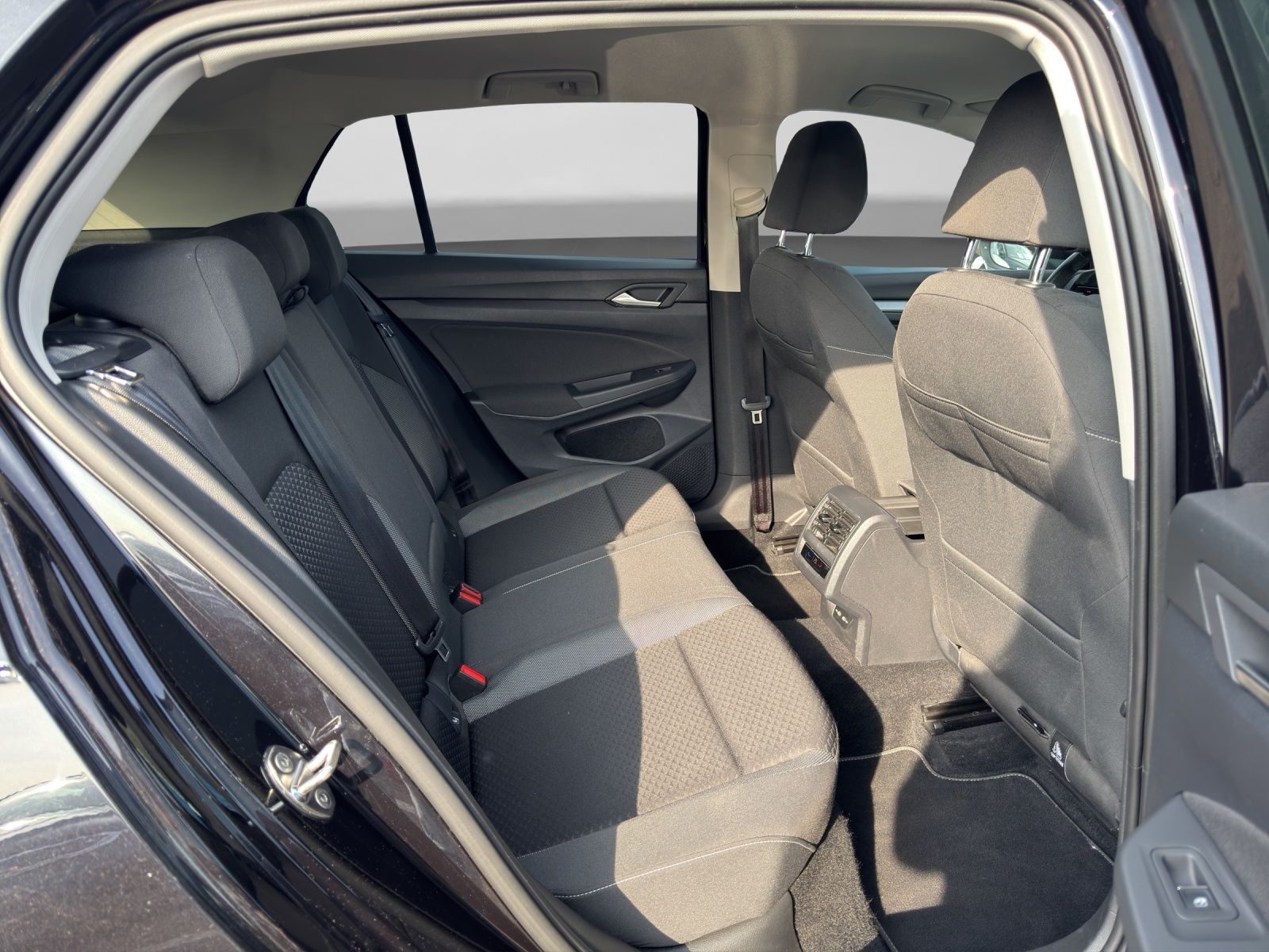 Volkswagen Golf 2.0 TDI DSG ACTIVE NAVI AHK LED KAMERA foto 6