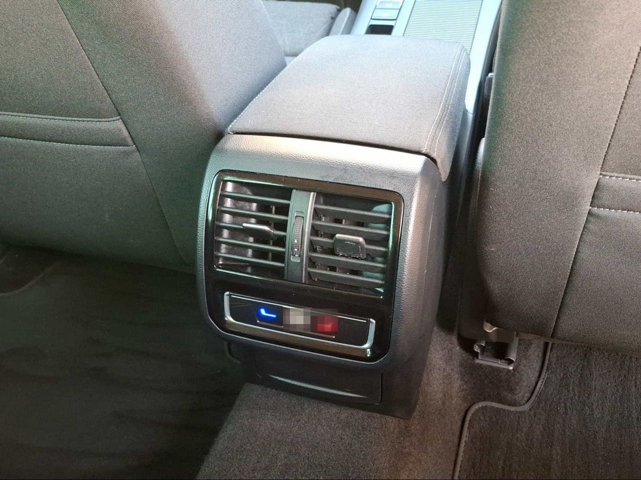 Volkswagen PASSAT VARIANT 2.0 TSI DSG BUSINESS NAVI+CAM+APP foto 13