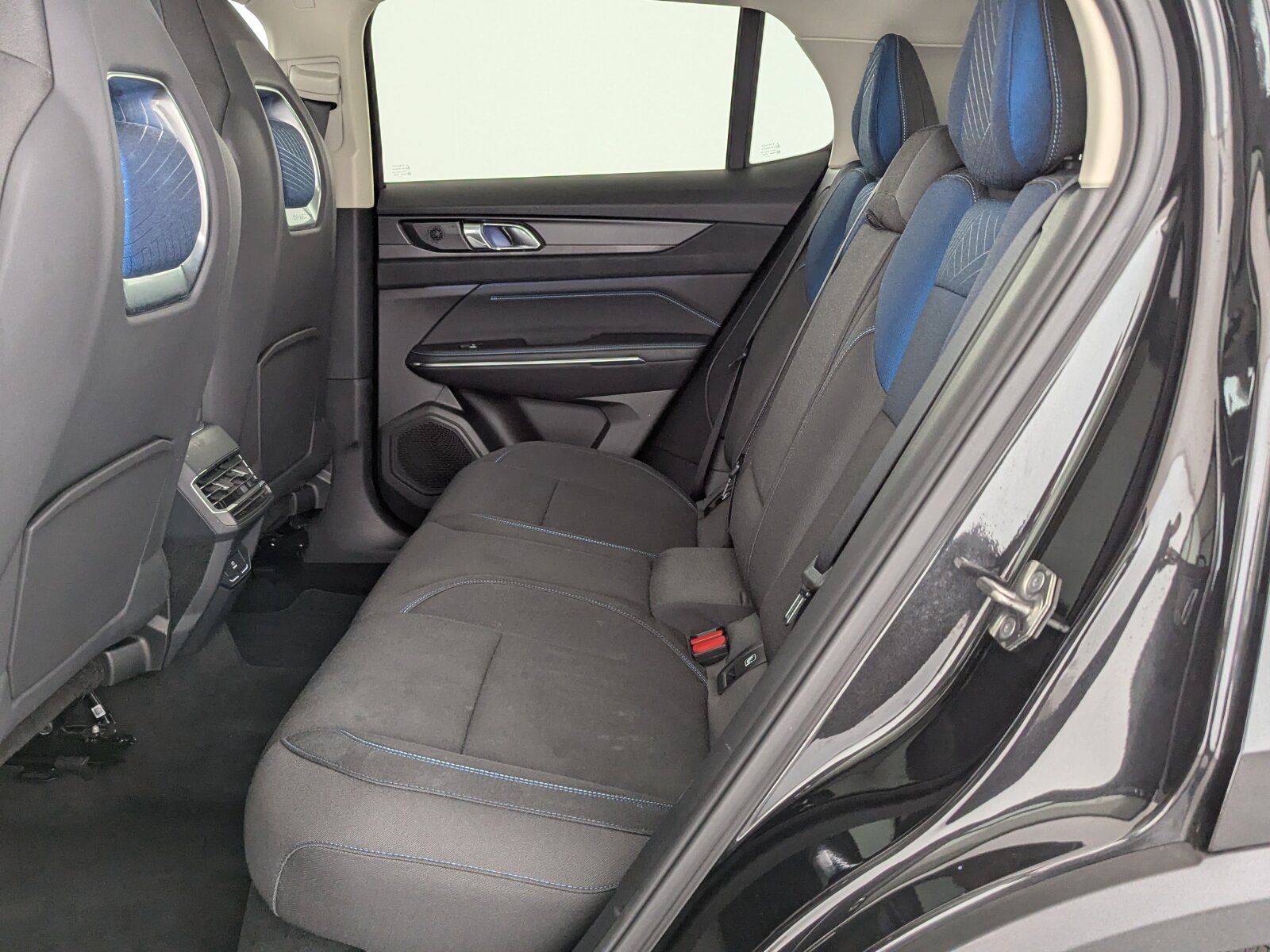 Lynk&Co 01 1.5T HEV (EURO 6d) LED+NAVI+ACC+PANO+RFK+ foto 17