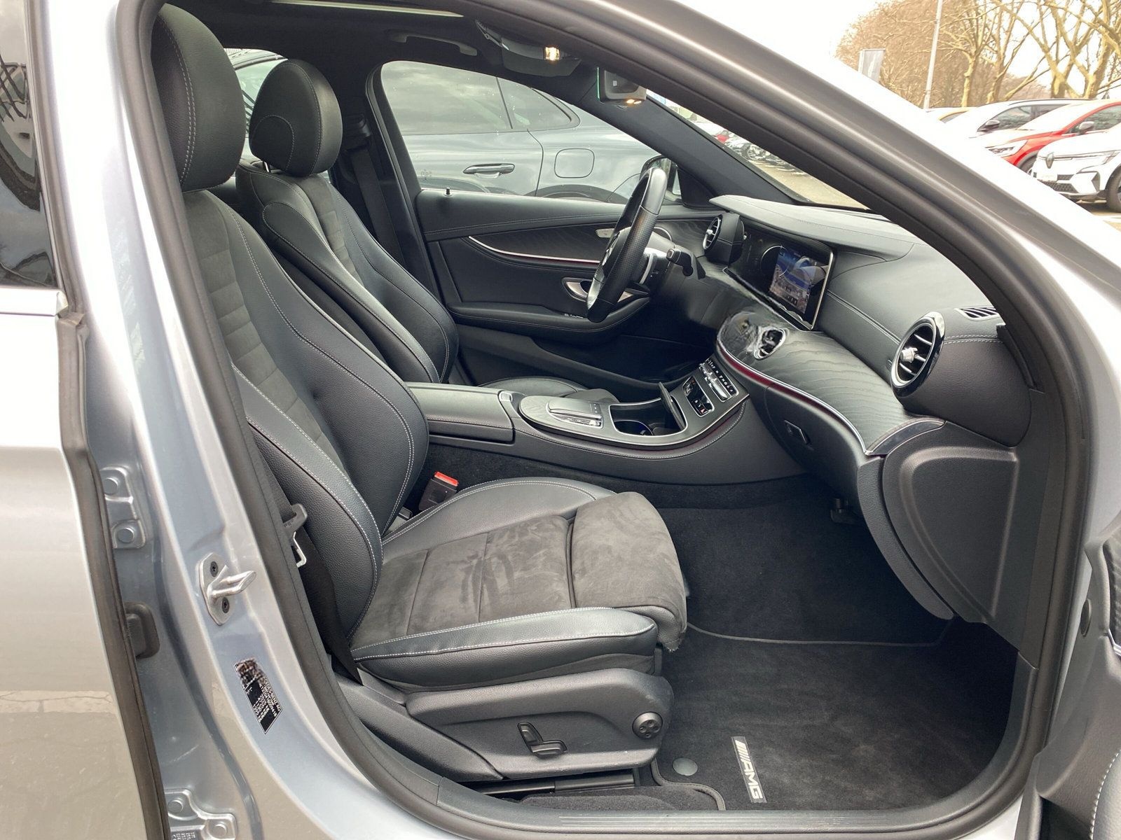 Mercedes-Benz E 220 d 2.0 T-Model AMG Line Panorama-Dach foto 11