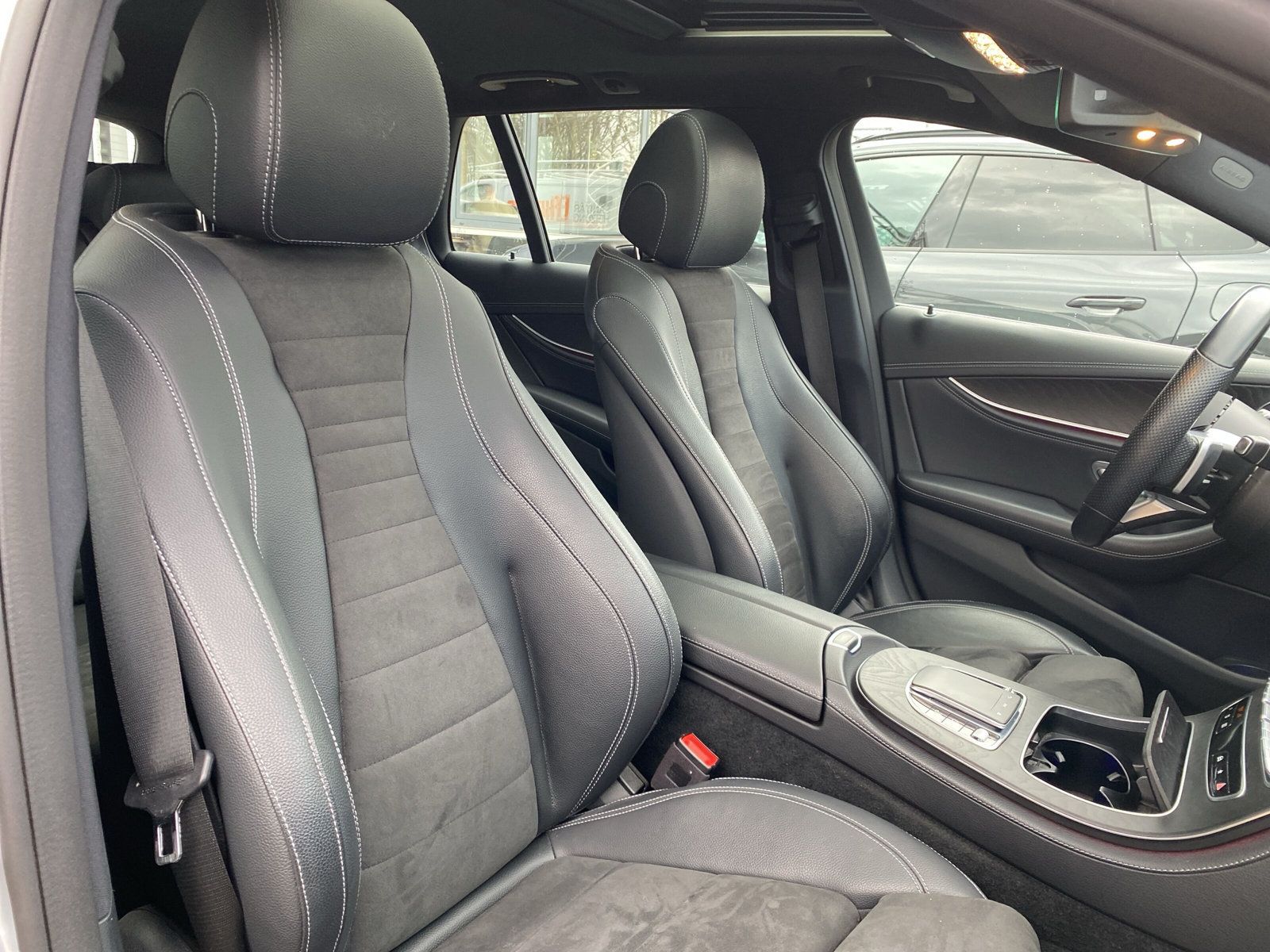 Mercedes-Benz E 220 d 2.0 T-Model AMG Line Panorama-Dach foto 14