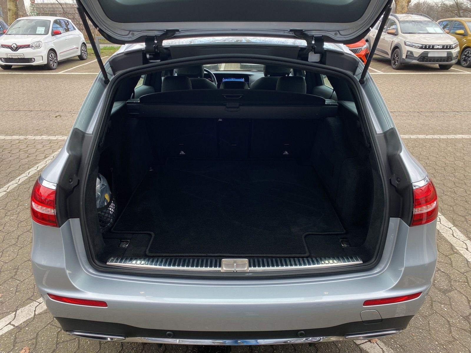 Mercedes-Benz E 220 d 2.0 T-Model AMG Line Panorama-Dach foto 8