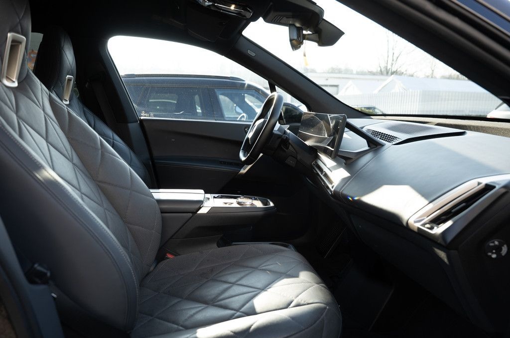 BMW iX xDrive 40 Sport PANO AHK HUD LASER LED ACC foto 11