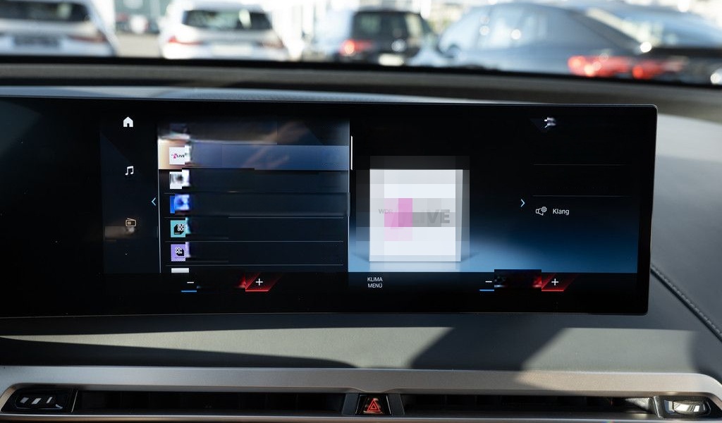 BMW iX xDrive 40 Sport PANO AHK HUD LASER LED ACC foto 21