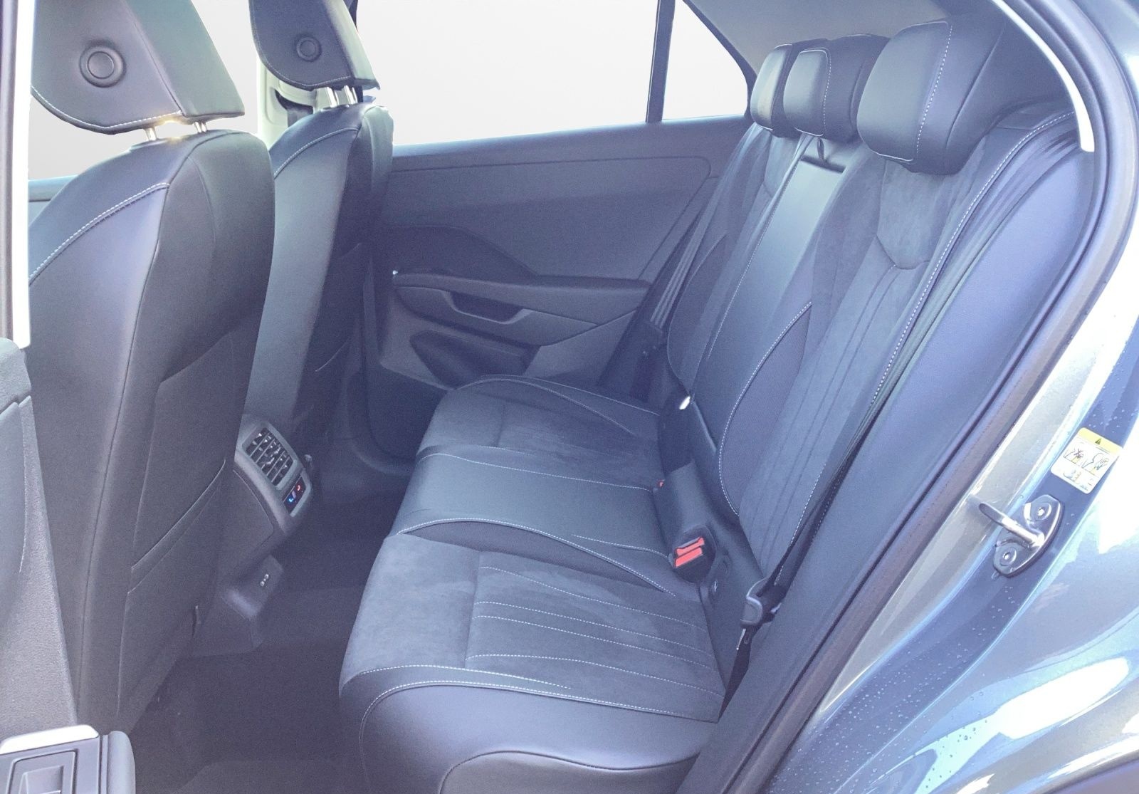 Volkswagen T-Roc 1.5 eTSI DSG Style  HeadUp Panodach Navi L foto 11