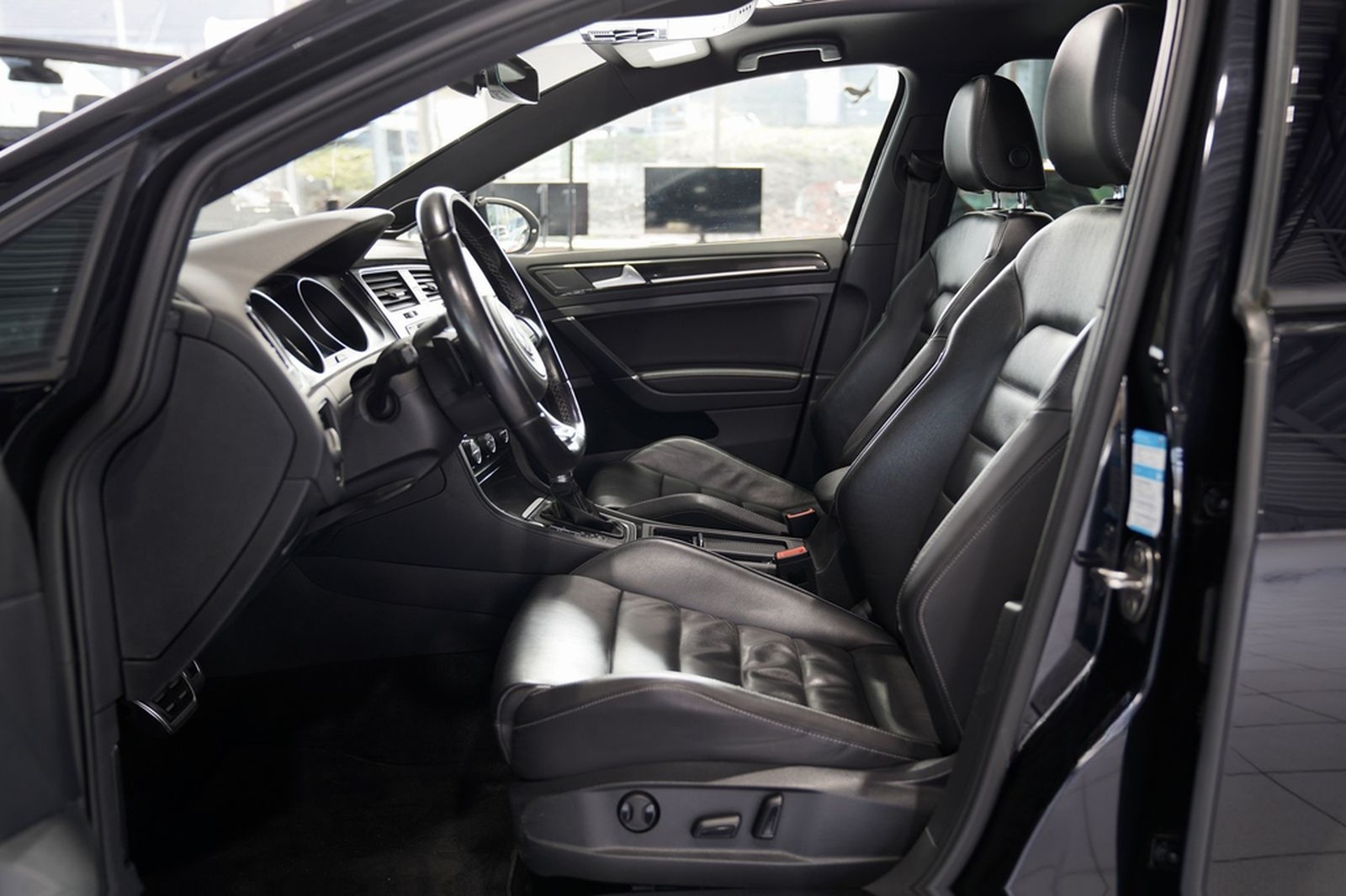 Volkswagen Golf GTD DSG *19 *DYNAUDIO *Pano *Kam *DCC *AHK foto 16