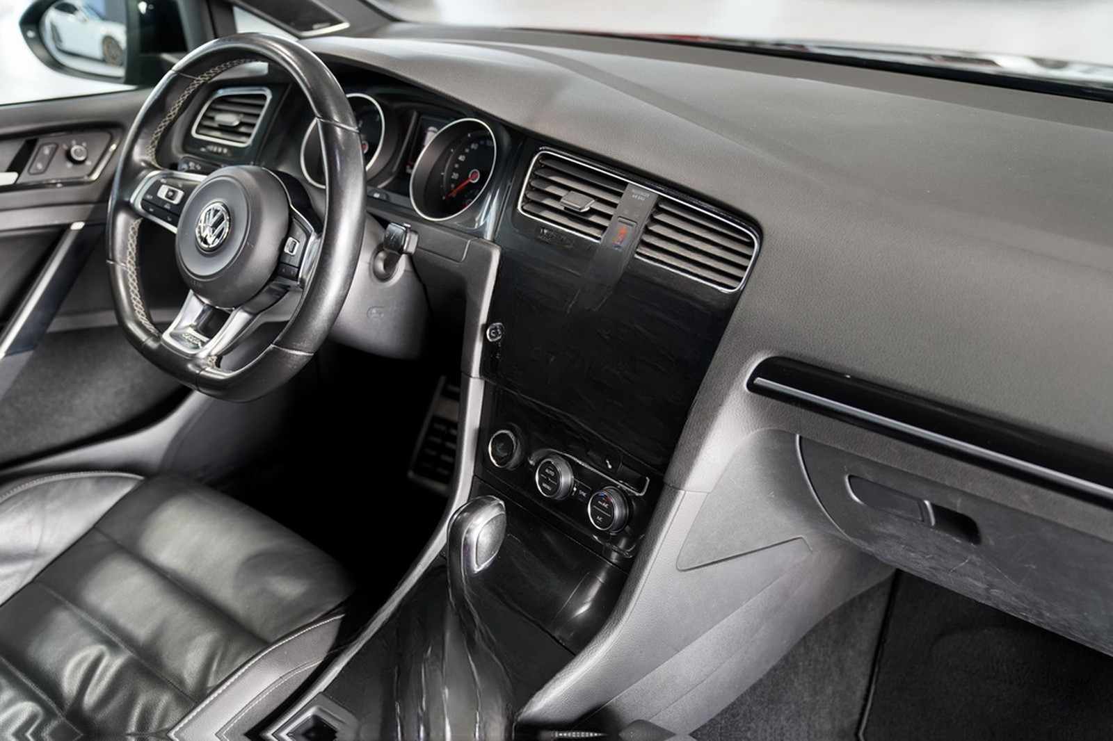 Volkswagen Golf GTD DSG *19 *DYNAUDIO *Pano *Kam *DCC *AHK foto 25