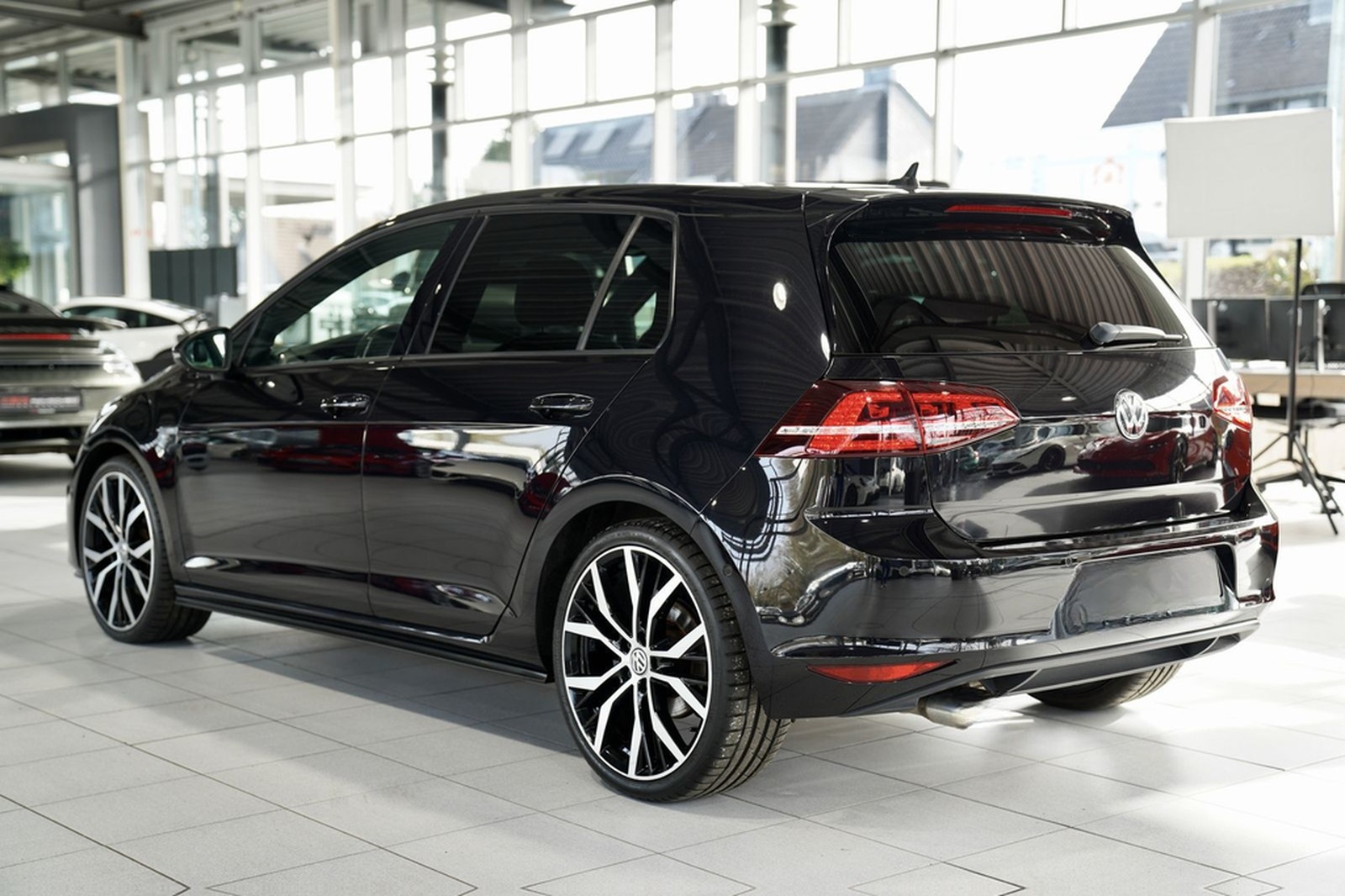 Volkswagen Golf GTD DSG *19 *DYNAUDIO *Pano *Kam *DCC *AHK foto 9