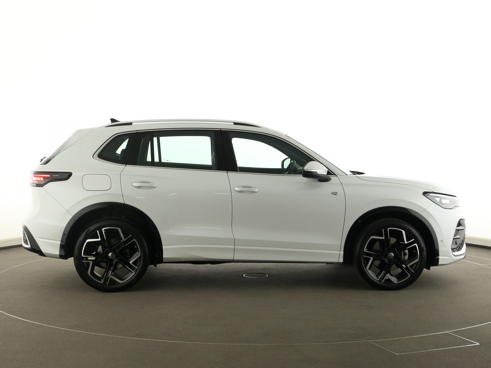 Volkswagen Tiguan 2.0 TDI DSG R-line  LED Navi Head-up AHK  foto 13