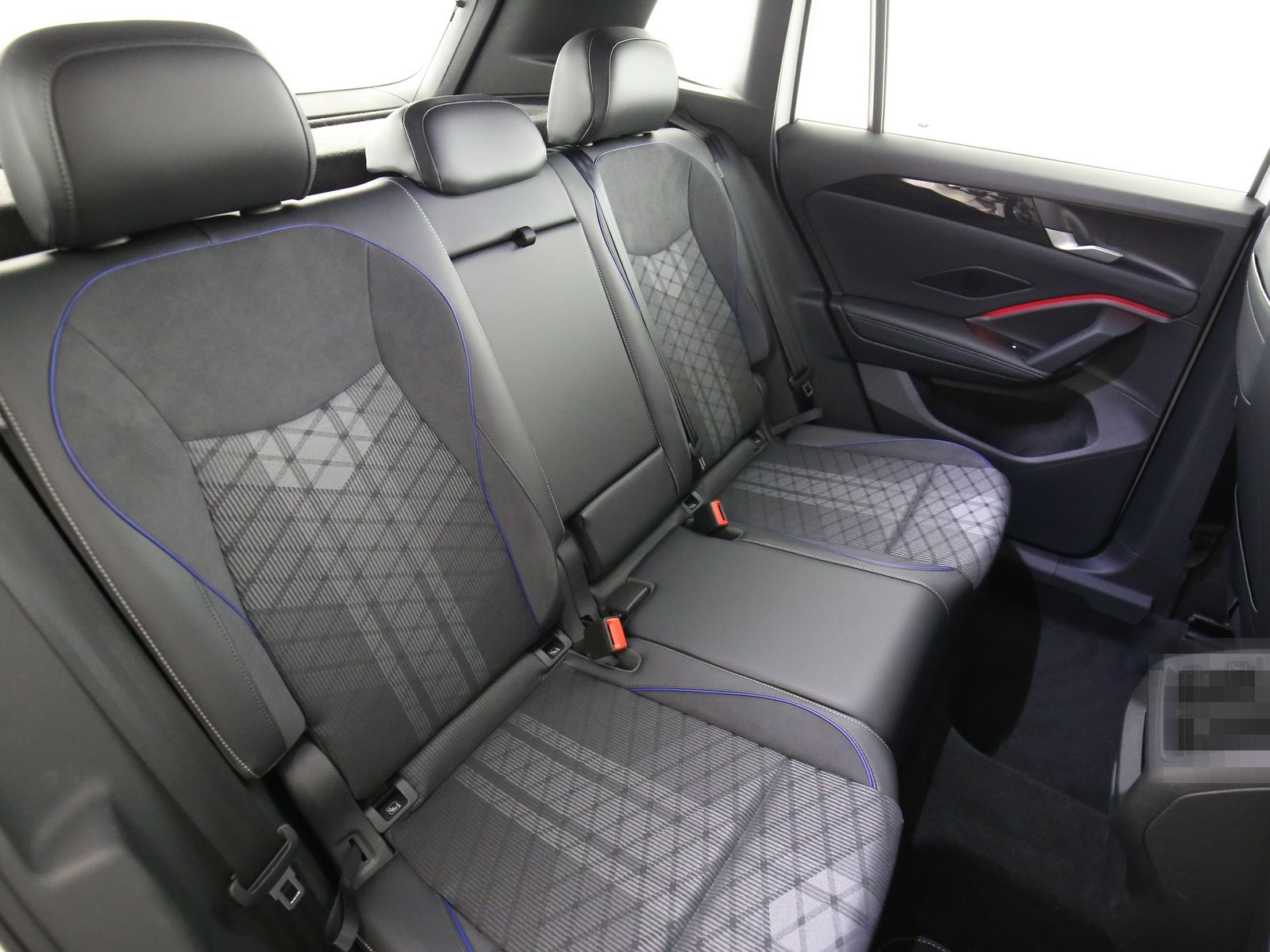 Volkswagen Tiguan 2.0 TDI DSG R-line  LED Navi Head-up AHK  foto 20