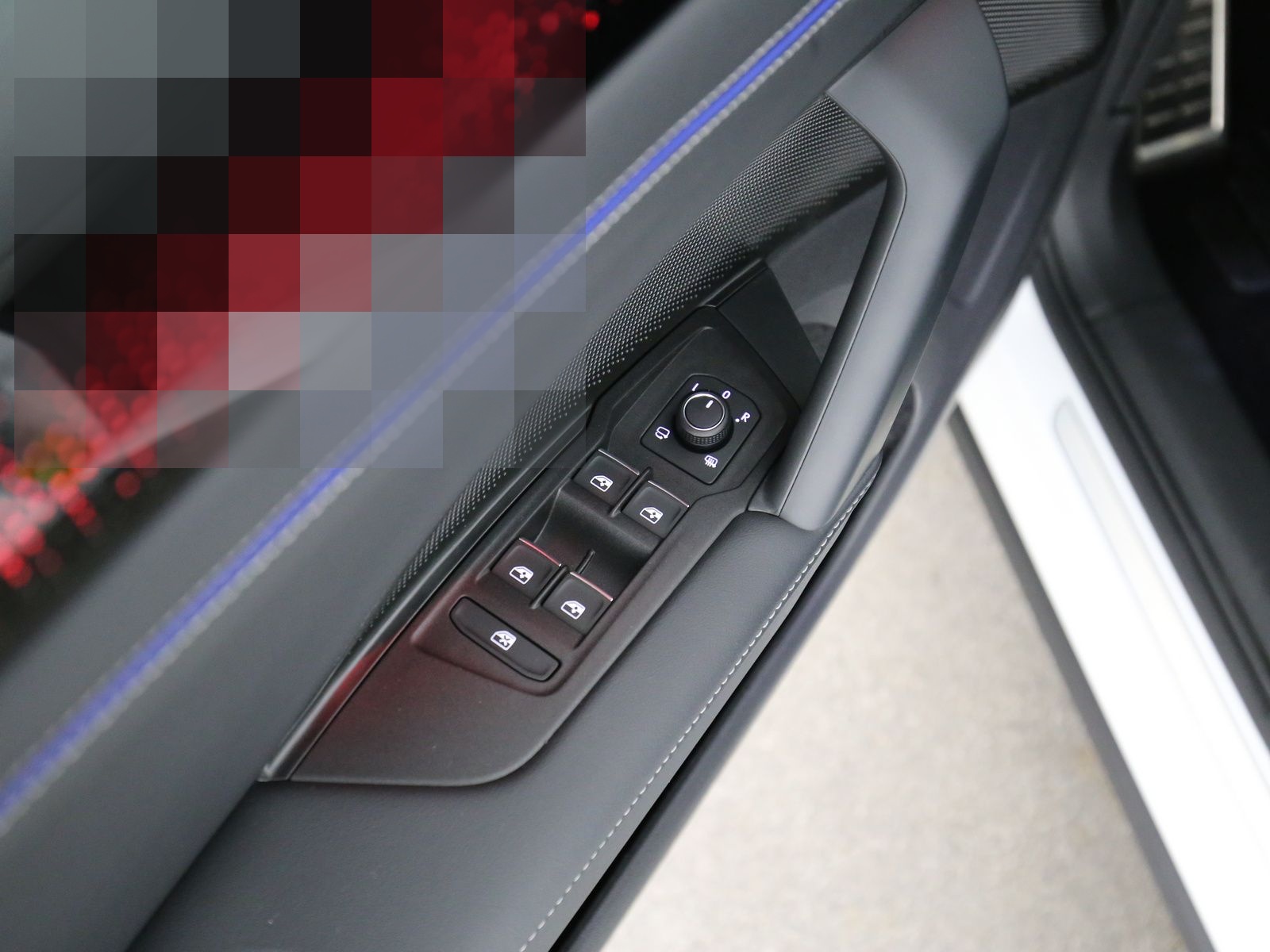 Volkswagen Tiguan 2.0 TDI DSG R-line  LED Navi Head-up AHK  foto 23