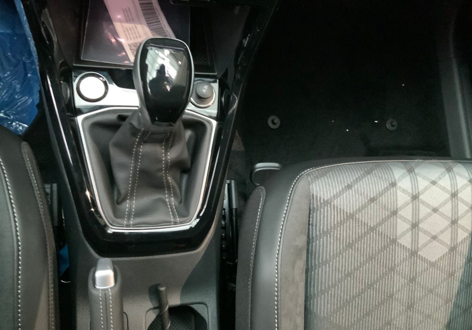 Volkswagen T-Cross R-Line 1.5 l TSI DSG AHK foto 9