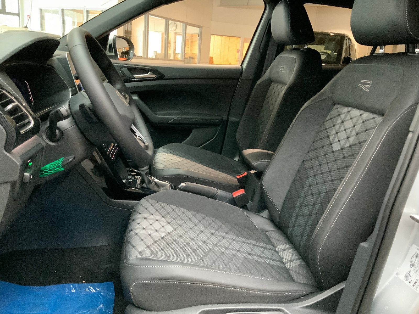Volkswagen T-Cross R-Line 1.5 l TSI DSG AHK foto 10