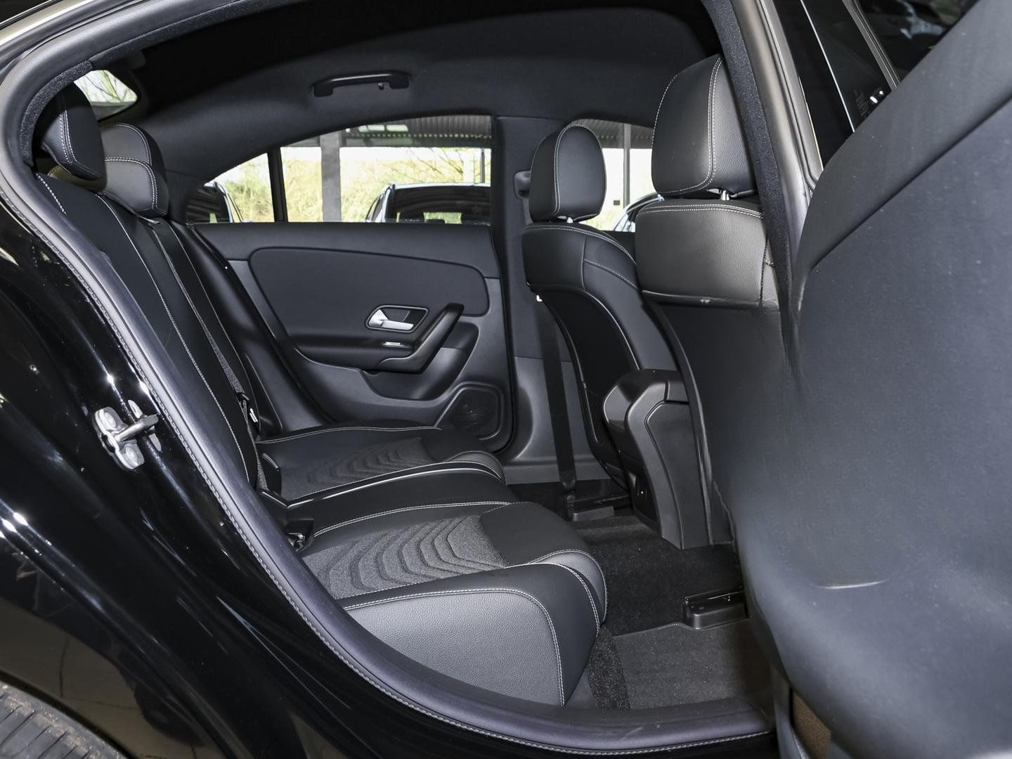 Mercedes-Benz CLA 180 Rückfahrkamera Sitzhzg MBUX-Navi LED AHK foto 7