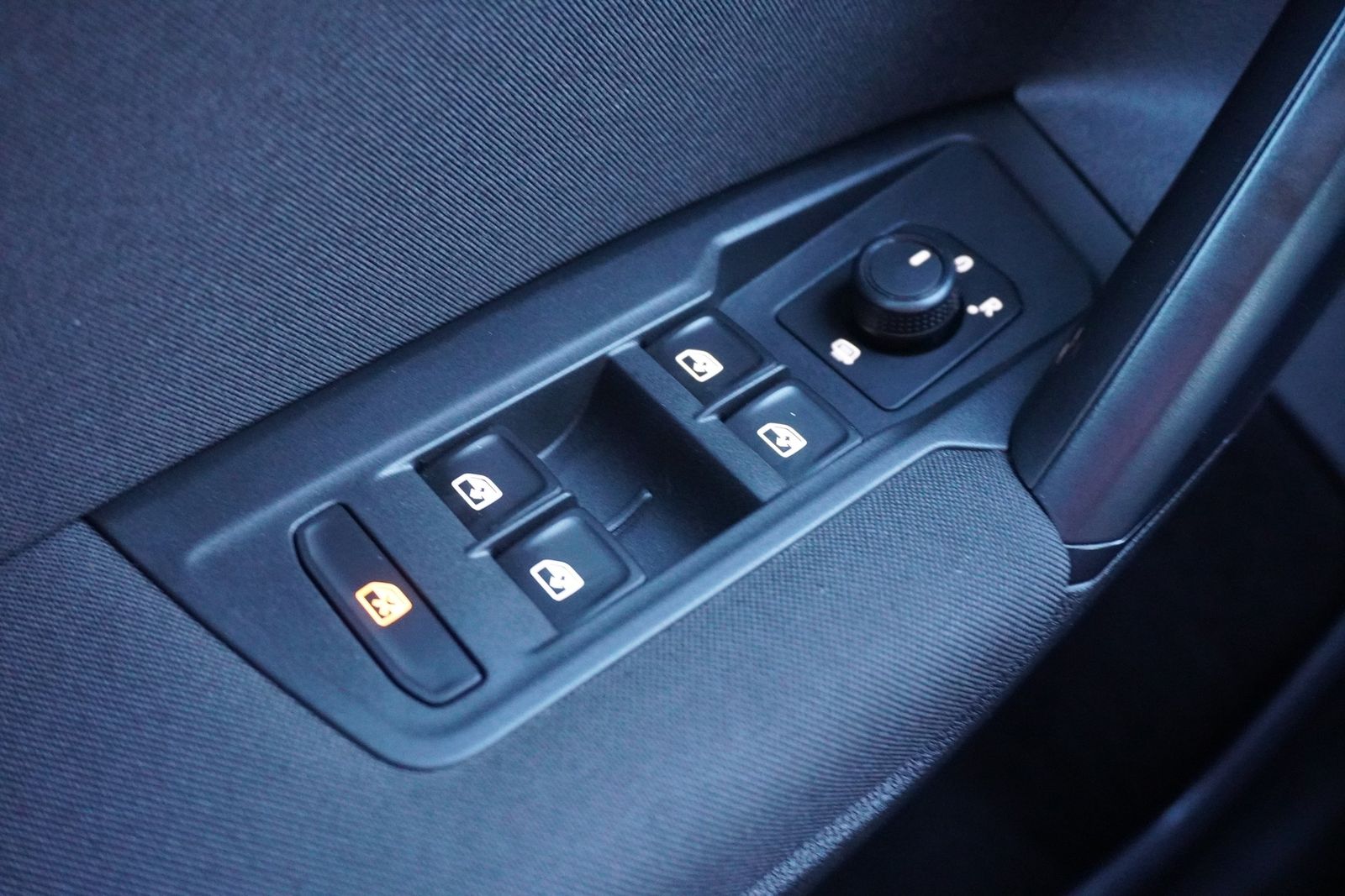 Volkswagen Tiguan 1.5 TSI AAC LED Navi SHZ PDC Alu AHK foto 34