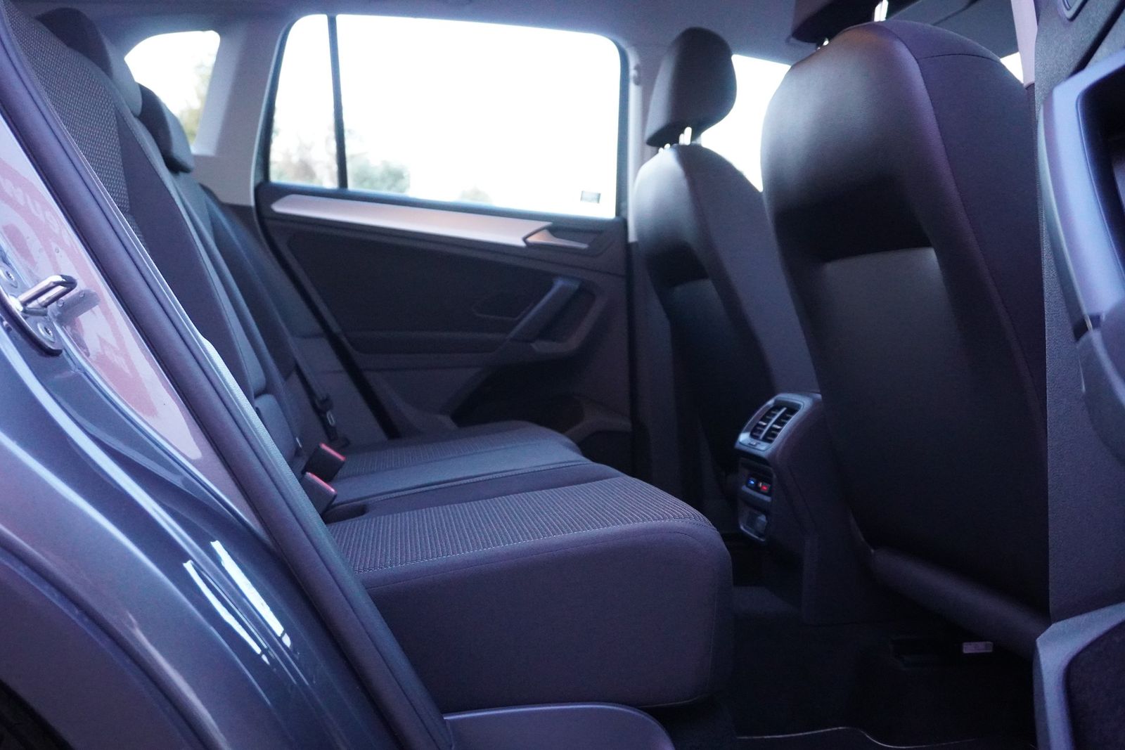 Volkswagen Tiguan 1.5 TSI AAC LED Navi SHZ PDC Alu AHK foto 37