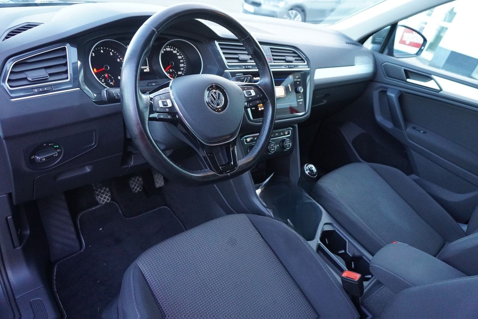 Volkswagen Tiguan 1.5 TSI AAC LED Navi SHZ PDC Alu AHK foto 8