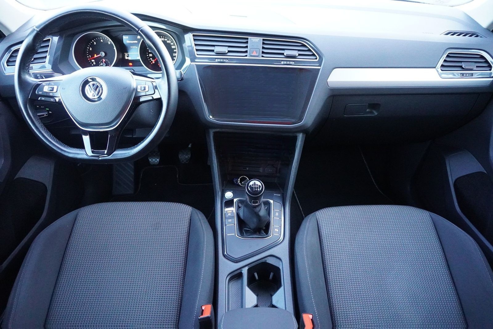 Volkswagen Tiguan 1.5 TSI AAC LED Navi SHZ PDC Alu AHK foto 9