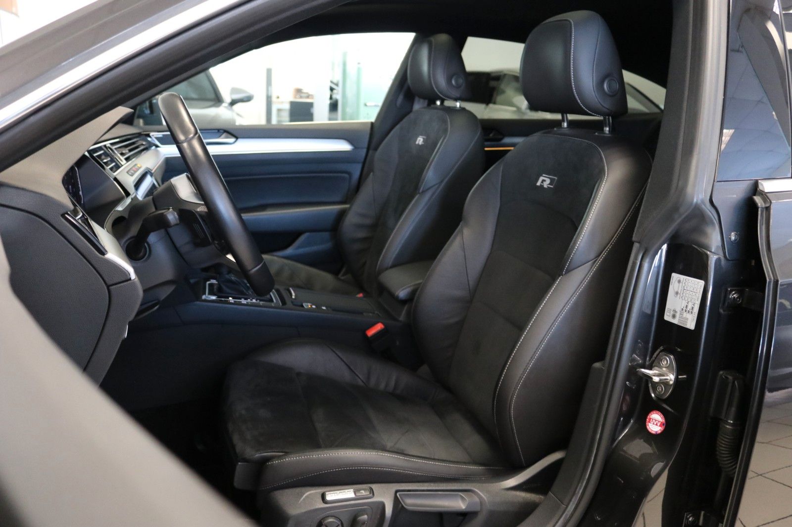Volkswagen Arteon 4M R-Line DCC AHK HUD Kamera Pano ACC foto 16