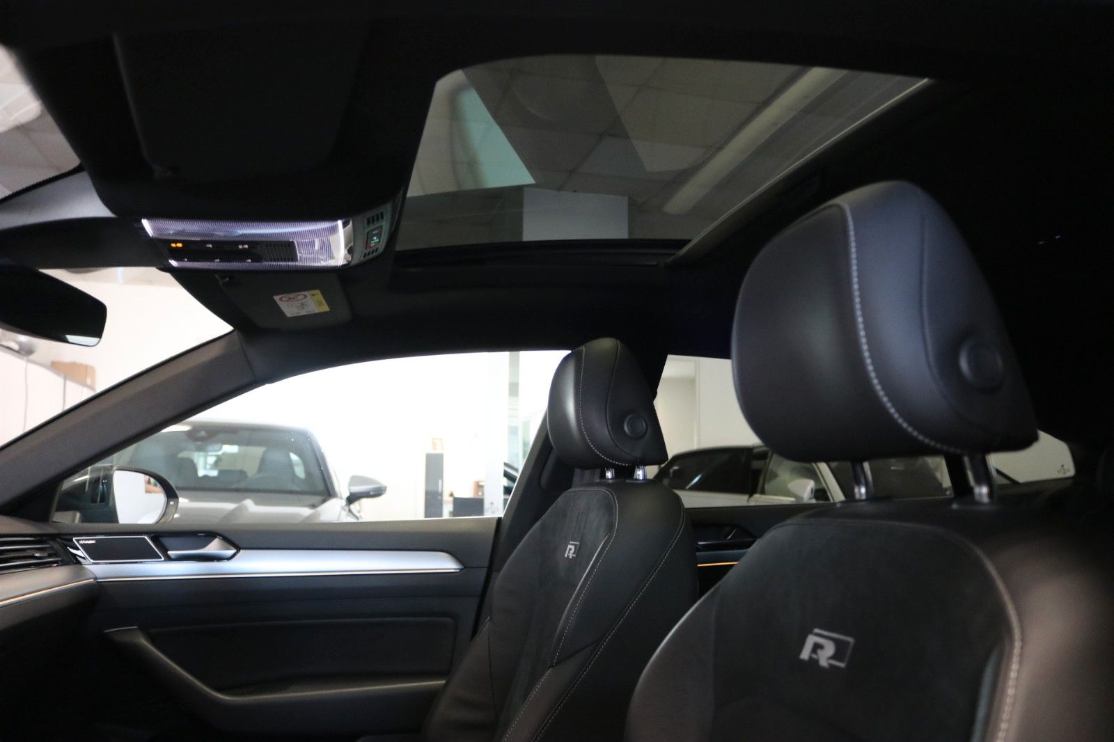 Volkswagen Arteon 4M R-Line DCC AHK HUD Kamera Pano ACC foto 17