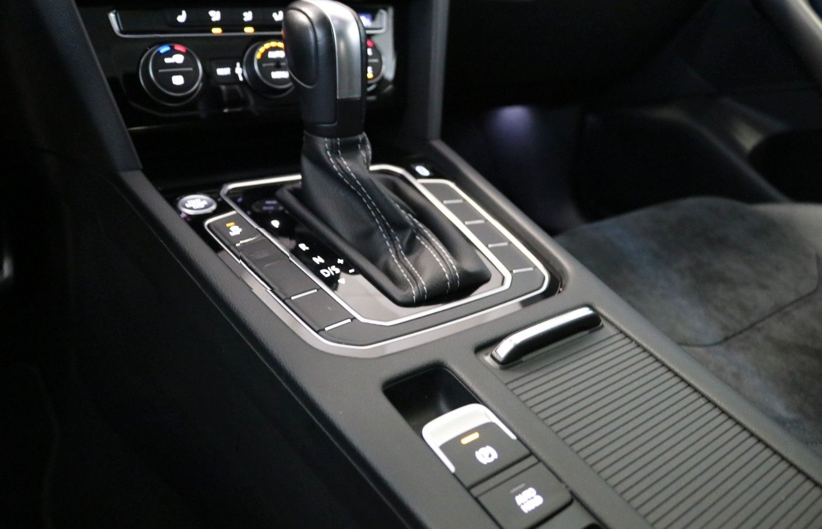 Volkswagen Arteon 4M R-Line DCC AHK HUD Kamera Pano ACC foto 20