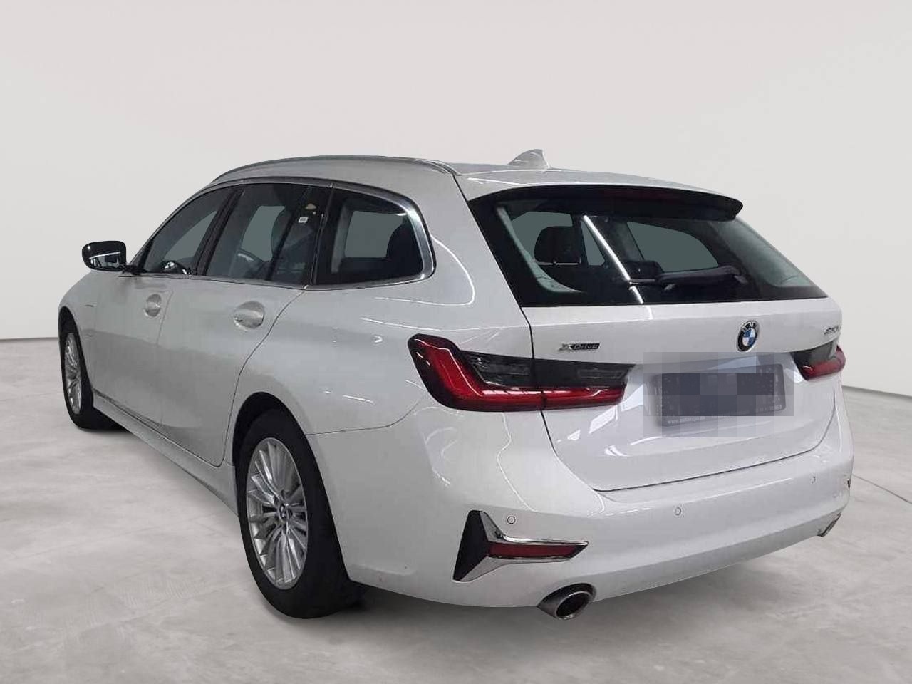 BMW 330e Touring xDrive Aut. Luxury Line foto 2