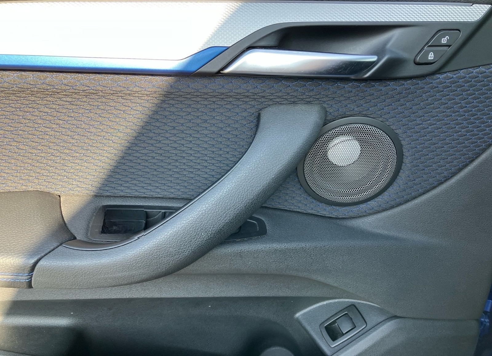 BMW X1 xDrive20d M Sport HUD Pano DA+ LED H/K AHK foto 12