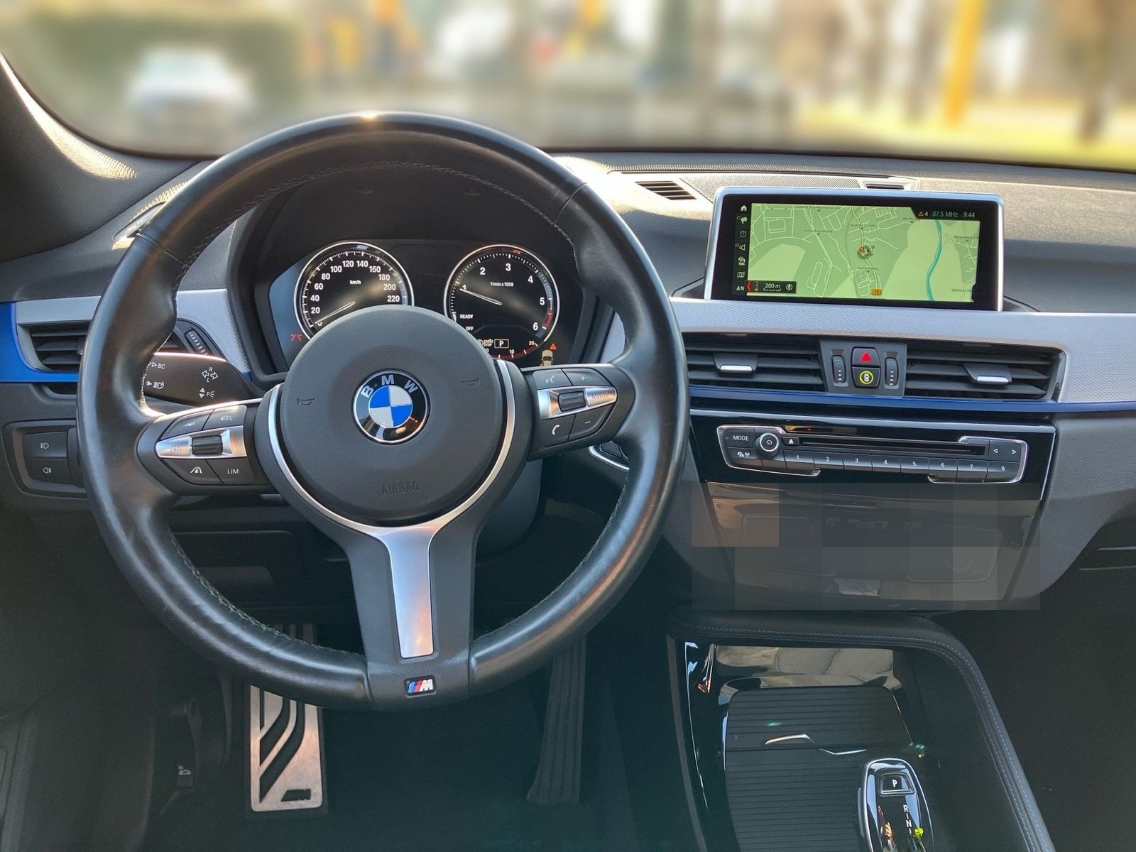 BMW X1 xDrive20d M Sport HUD Pano DA+ LED H/K AHK foto 3