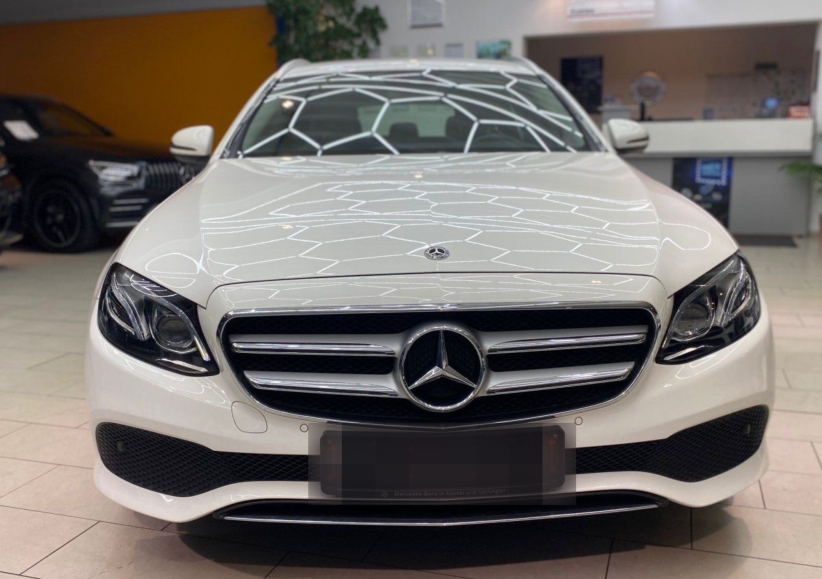 Mercedes-Benz E 220 T d Avantgarde Navi RueFaKa Ambiente LedLe foto 2