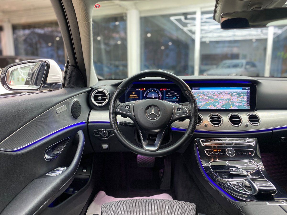 Mercedes-Benz E 220 T d Avantgarde Navi RueFaKa Ambiente LedLe foto 12