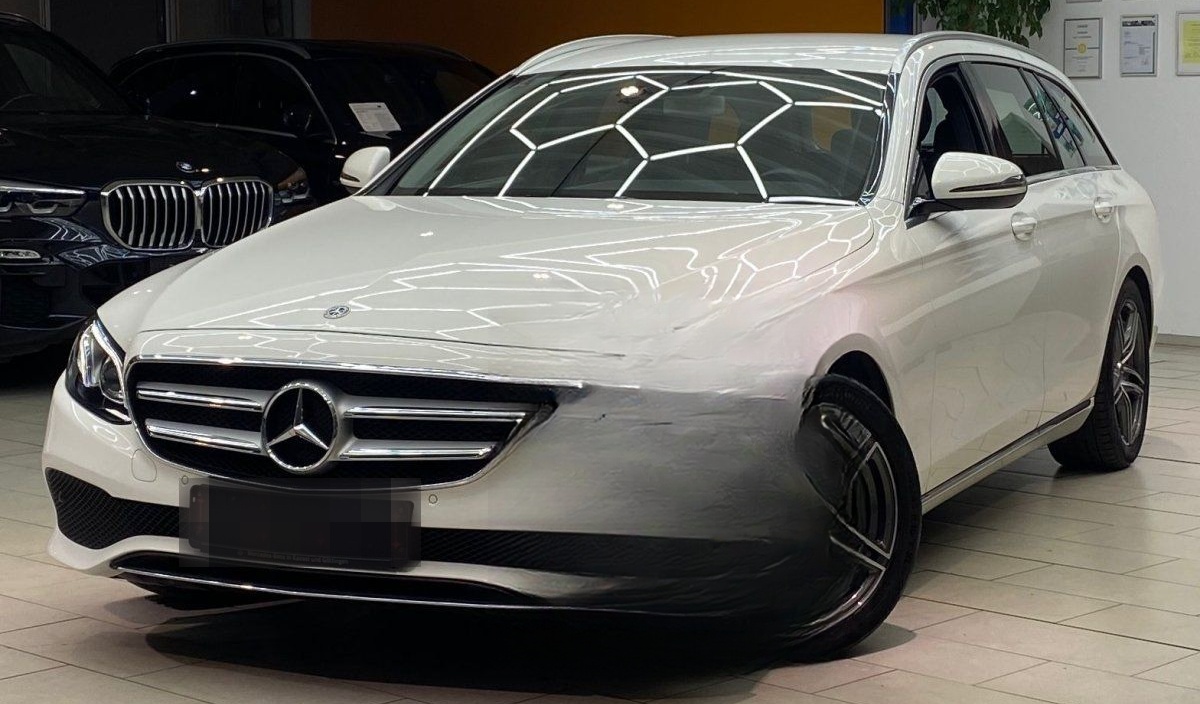 Mercedes-Benz E 220 T d Avantgarde Navi RueFaKa Ambiente LedLe foto 3