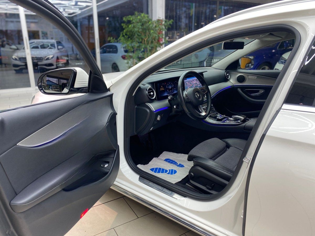 Mercedes-Benz E 220 T d Avantgarde Navi RueFaKa Ambiente LedLe foto 9